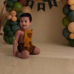 Alya Manasa Instagram - Our Cute little prince 1st photo shoot @mommyshotsbyamrita Decor @fete_n_festoon #arsh #sanjeevalya #mommyshortsbyamrita #1yearold #photoshoot
