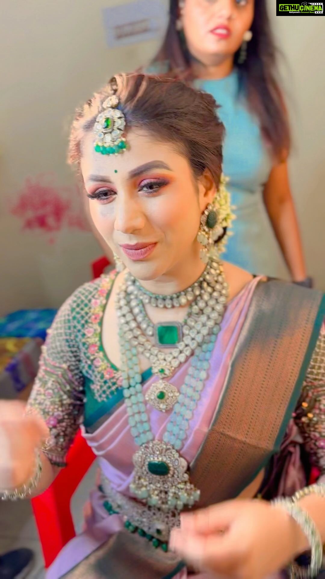 Alya Manasa Instagram - @alya_manasa Makeup/hair/styling : @vijiknr Jewelery: @bronzerbridaljewellery Lash & lens: @bronzerlensnlashes Costume: @ivalinmabia Flowers: @poovai_bridal_flowers #brides #indianbride #northindianbride #northondianwedding #southindianbride #southindianmakeupartist #southindiancelebritymakeupartist #celebritymakeupartist #telugubrides #hydrabadbrides #indianbridalmakeupartist #southindianmakeupartist #bridesofvijiknr #bridesofbronzermakeover #bridesofbangalore #bridesofinstagram #bridesofhydrabad #kongubrides #trendingreels