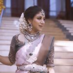 Alya Manasa Instagram – Wedding attire 🤩🤩
Team behind 
Blouse @blousebymabia 
Sarees @kaarigai.sarees 
Jewellery @bronzerbridaljewellery 
Muah @vijiknr 
Videography @aazhiweddings