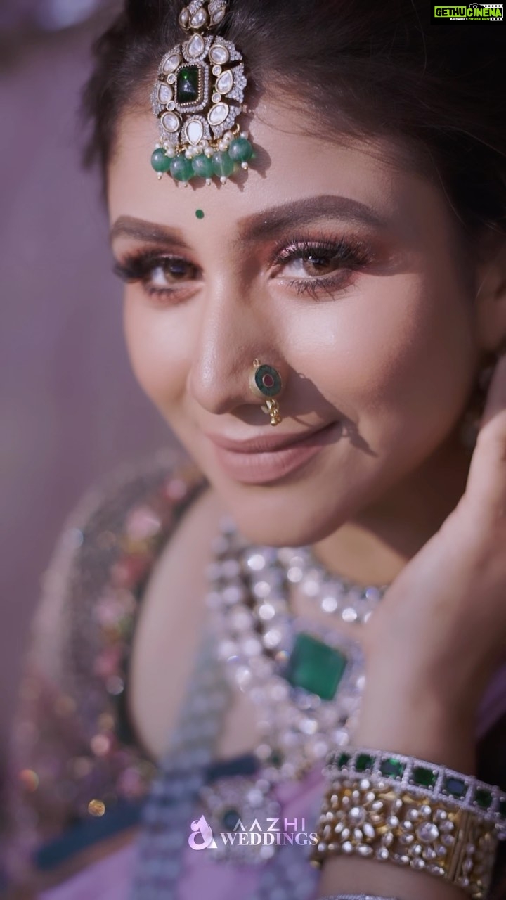 Alya Manasa Instagram - I’m very happy with my look 🤩 thank u team jewellery @bronzerbridaljewellery Videography @aazhiweddings Blouse @blousebymabia Muah @vijiknr Saree @kaarigai.sarees