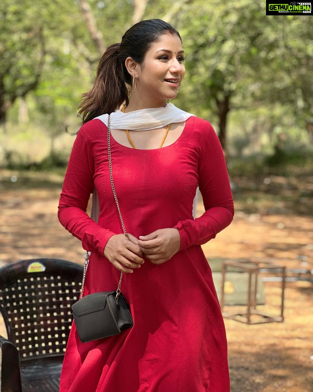 Alya Manasa Instagram - Gud eve amigos #iniya shooting spot Outfit @aatwos