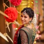 Alya Manasa Instagram - #wedding photography @dhanush__photography @ #iniya @suntv @saregamatamil Team behind Cam, retouch @dhanush__photography Jewellery @bronzerbridaljewellery Blouse @blousebymabia Muah @vijiknr Saree @kaarigai.sarees