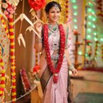 Alya Manasa Instagram - 😍🤩Loved this look like ever before #trendy #wedding Team behind Saree @kaarigai.sarees Jewellery @bronzerbridaljewellery Cam ,retouch @dhanush__photography Blouse @blousebymabia MUah @vijiknr