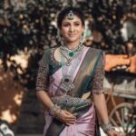 Alya Manasa Instagram - Baby doll @alya_manasa Makeup/hair/styling : @vijiknr Jewelery: @bronzerbridaljewellery Lash & lens: @bronzerlensnlashes Costume: @ivalinmabia Photography: @aazhiweddings Flowers: @poovai_bridal_flowers Chennai, India