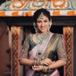 Alya Manasa Instagram - Baby doll @alya_manasa Makeup/hair/styling : @vijiknr Jewelery: @bronzerbridaljewellery Lash & lens: @bronzerlensnlashes Costume: @ivalinmabia Photography: @aazhiweddings Flowers: @poovai_bridal_flowers Chennai, India