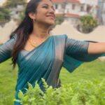 Alya Manasa Instagram - Addicted to this remix🎧 Saree @kaarigai.sarees Blouse @kaarigai.sarees