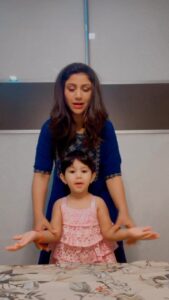 Alya Manasa Instagram - Omg she is confidently starting the steps befor I start 😍🥰She is impressing me everyday