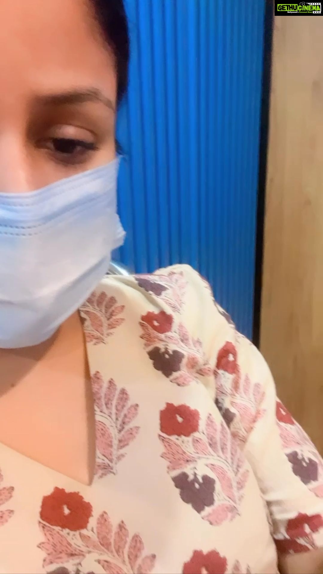 Alya Manasa Instagram - Need ur prayers ๐๐to help me get rid of this fracture soon #missingmyregularlife ๐ข๐ข๐ขcnt able to walk even but Iโm getting better second by second , itโs all bcoz of all ur prayers ๐๐Tqsm & in this accident, god made me understand that how much my hubby loves me @sanjeev_karthick He loves me always so much I know that but now he cnt see me going thru this ..he is crying lot for me saying that he loves me that much & he doesnโt want me to go thru this pain ๐ I think the luckiest girl in this world is myself for having @sanjeev_karthick as my hubby I love u Papu kutty @sanjeev_karthick