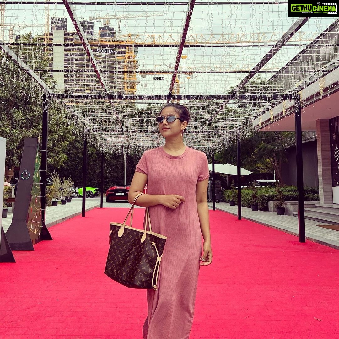 Alya Manasa Instagram - #toolazytothinkofacaption Dubai, United Arab Emirates