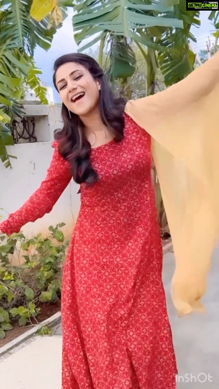 Alya Manasa Instagram - On trend #iniya mon - sat 9pm @suntv @saregamatamil