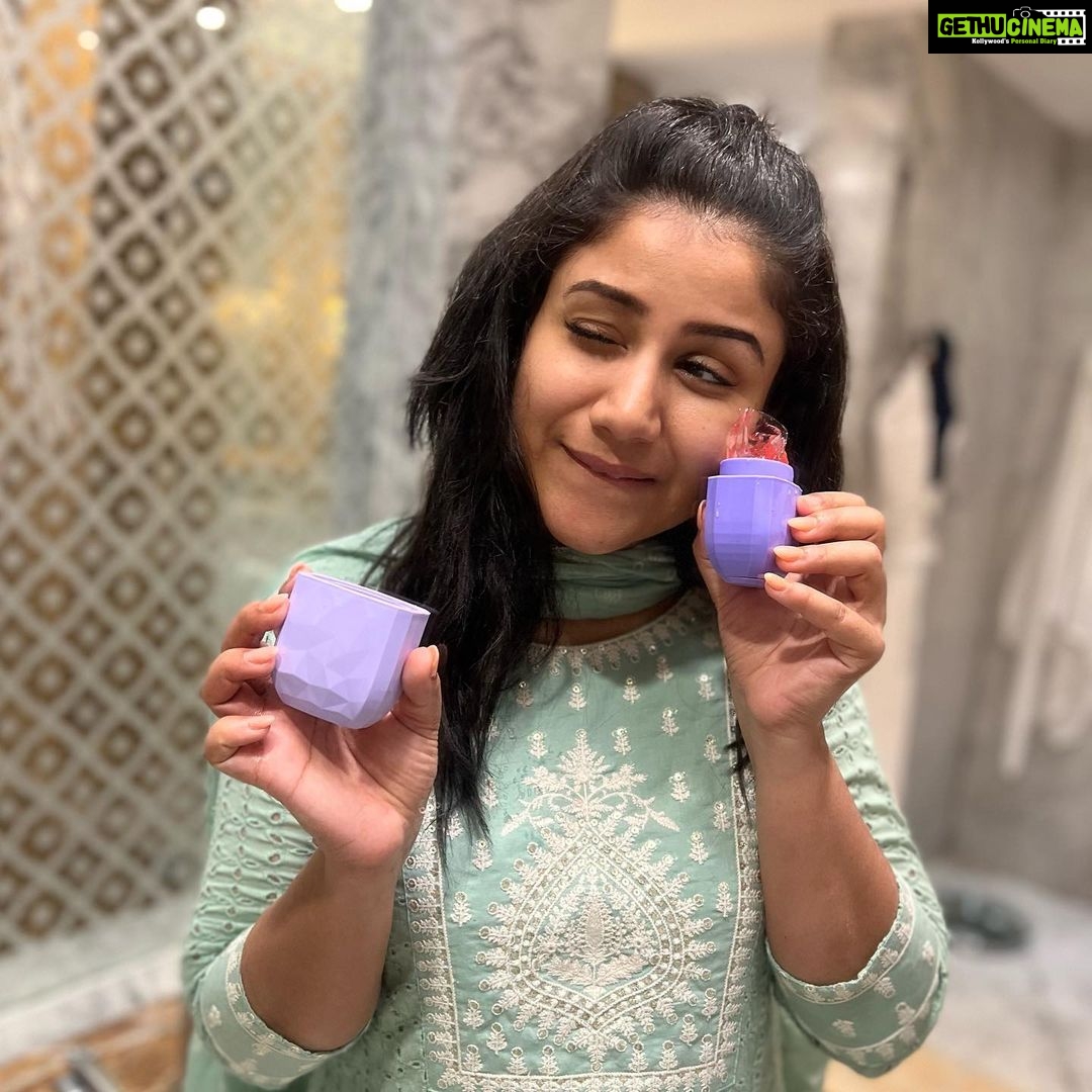 Alya Manasa Instagram - This is a nice product which helps in keeping my skin young #iceroller @melinamherbs thank u @melinamherbs for the ice roller & other organic products like carrot gel , clay face mask, hair oil etc ITC Grand Chola, Chennai