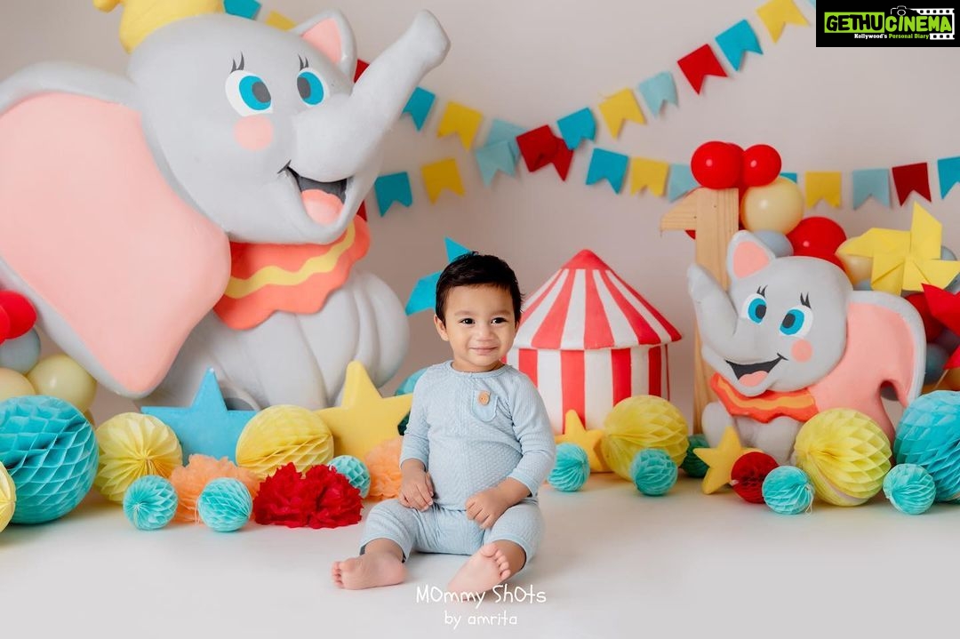 Alya Manasa Instagram - Very happy 😆 that my baby boy’s first ever photo shoot went so good 💯🤩Tqsm Beautiful captured @mommyshotsbyamrita Decor @fete_n_festoon