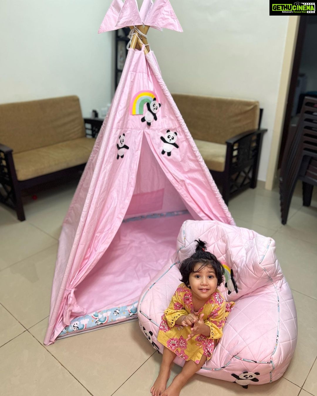 Alya Manasa Instagram - My daughter’s recent addict towards @minibooindia #tents & #beambags in her fav Color #pink 🌸💕💕🌸🌸🌸thank u @minibooindia MiniBoo was created with the intention to bring products inspired by the needs of children which make discovering the world more enjoyable. All products are created with the children in mind to ensure their comfort and security. We love to personalize our products for your lil one. We are happy to help you with almost all products personalization for your kids nursery. Come, discover and indulge your kids with our exclusive collections made with love. Here we present our best selling teepee tent and bean bag chair personlised for the my lil one's! Pls do follow and support @minibooindia