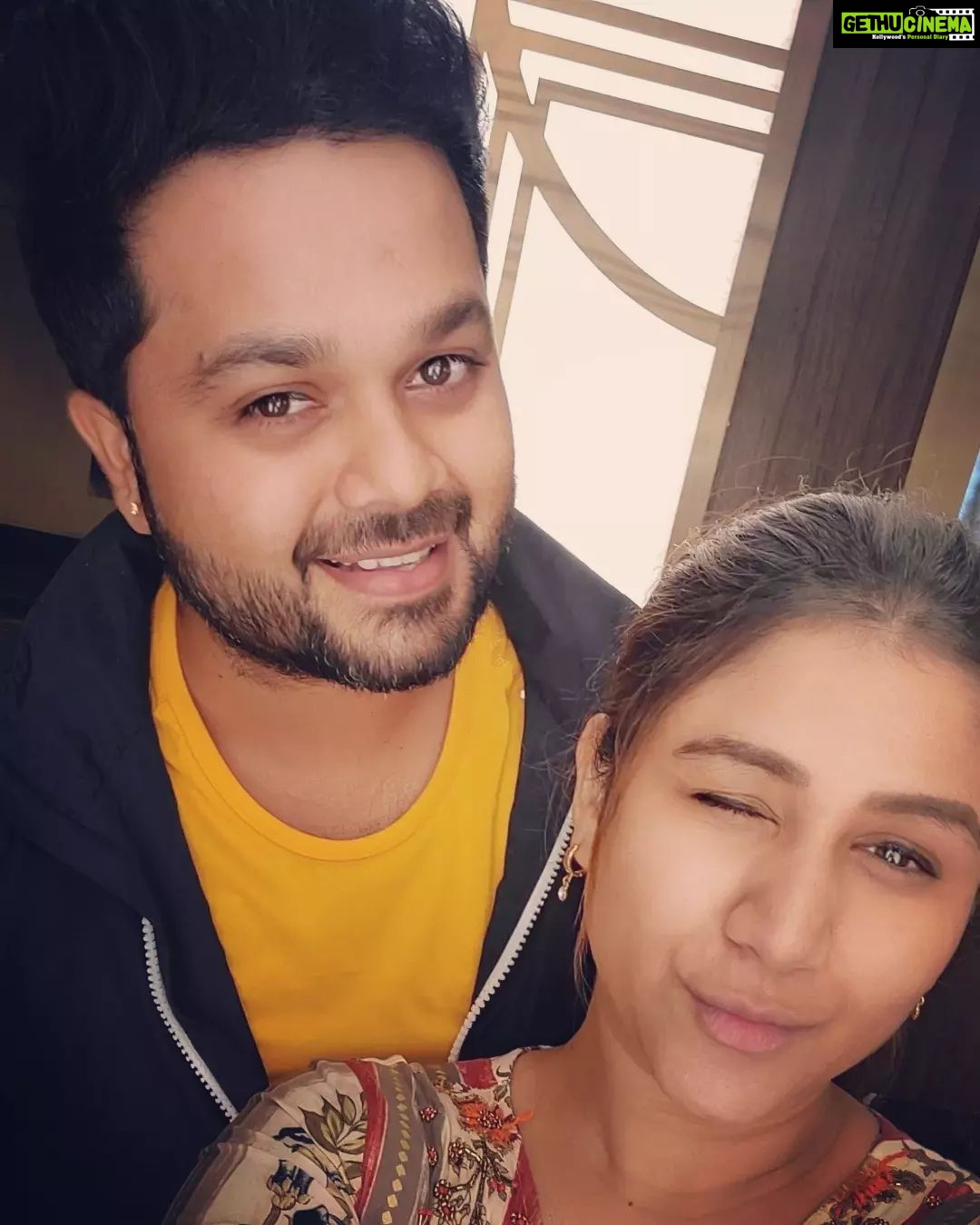 Alya Manasa Instagram - Wats so great about the pic ?? Keep guessing ? Il let u knw soon 😜