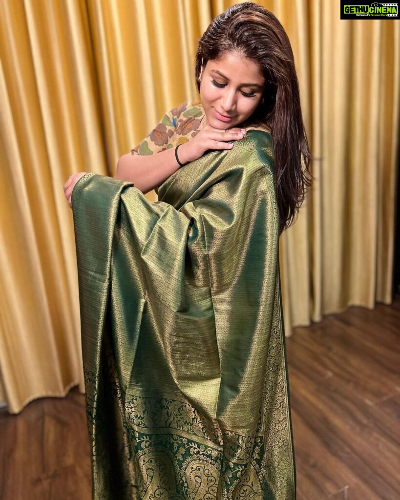 Alya Manasa Instagram - Me in green 🍀🍀saree @shainbyshailuravi #easytodrape #excellentfabric Wearing Banarasi crepe silk saree from my favourite brand @shainbyshailuravi Saree is soft and elegant to wear.It has golden intricate designs all over the saree and they have more colors in this design. So Do checkout @shainbyshailuravi for more colors and for amazing collections. Saree : @shainbyshailuravi