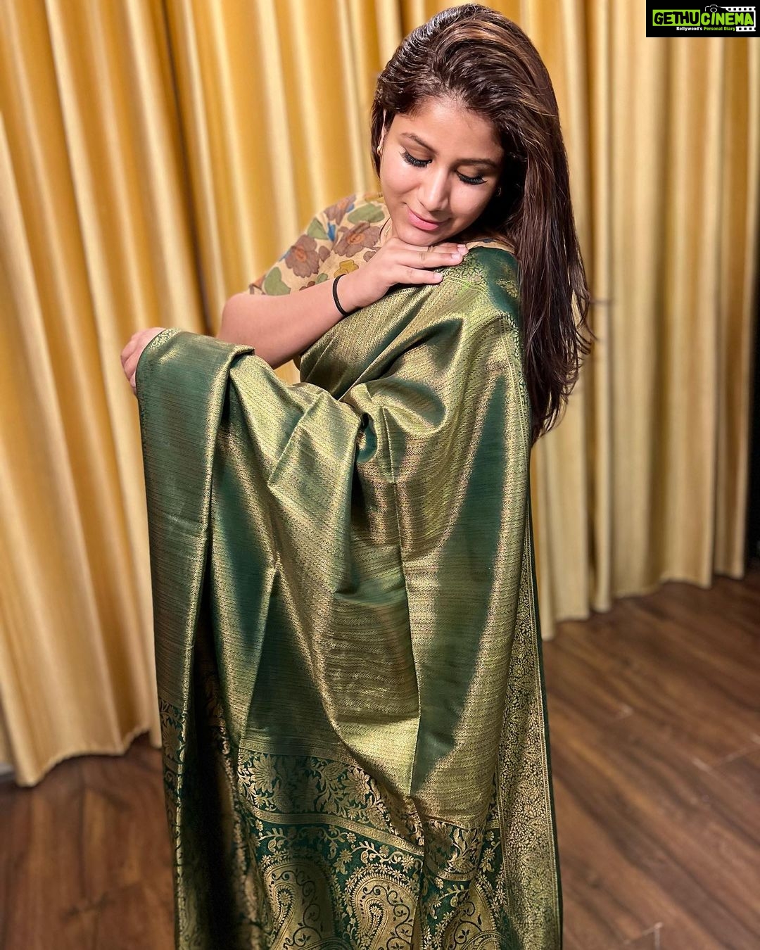 Alya Manasa Instagram - Me in green ๐๐saree @shainbyshailuravi #easytodrape #excellentfabric Wearing Banarasi crepe silk saree from my favourite brand @shainbyshailuravi Saree is soft and elegant to wear.It has golden intricate designs all over the saree and they have more colors in this design. So Do checkout @shainbyshailuravi for more colors and for amazing collections. Saree : @shainbyshailuravi