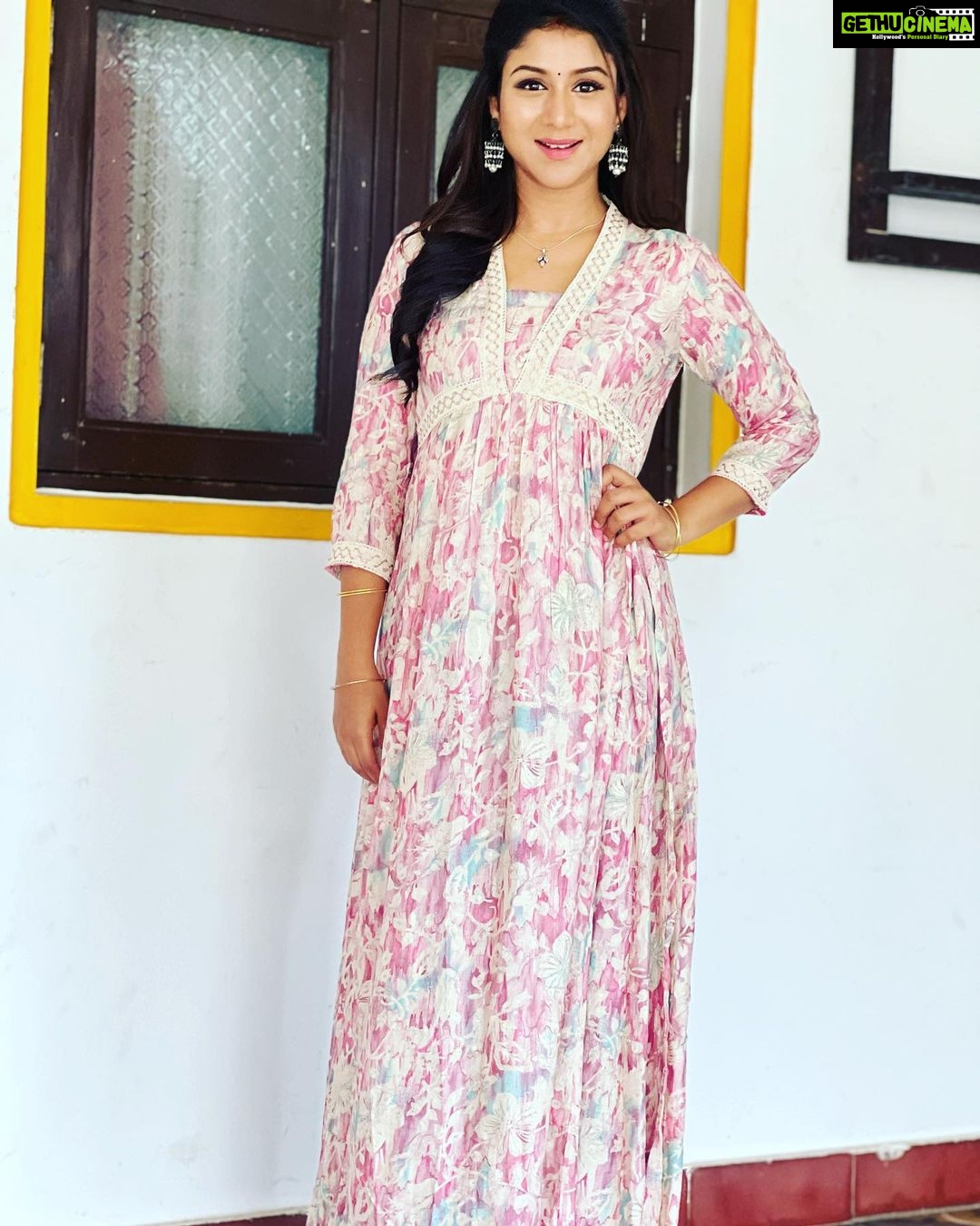 Alya Manasa Instagram - Bless you all with a special day Gud mrng amigos #iniya #alyamanasa