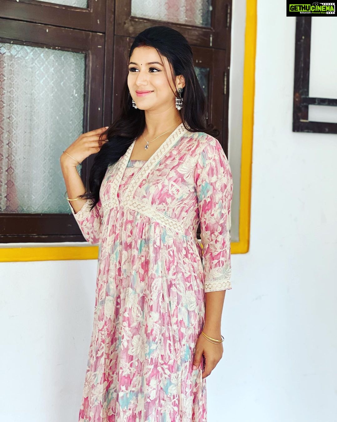 Alya Manasa Instagram - Bless you all with a special day Gud mrng amigos #iniya #alyamanasa