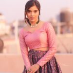 Amritha Aiyer Instagram - Tied hair or Open hair ?? 😉🌸 . 📸- @arunkummar_portraits Makeup - @dpbridalmakeover Costume - @stitchhousesalem