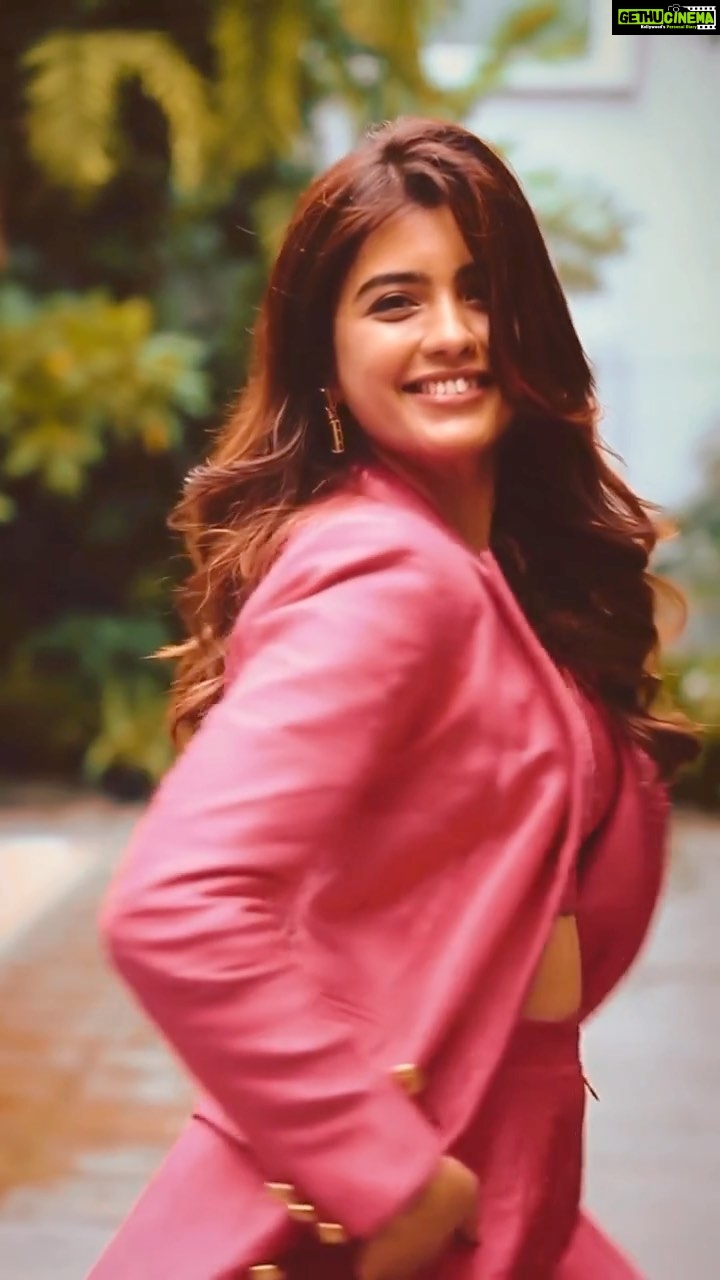 Amritha Aiyer Instagram - Coffee With Kadhal 💗 . Styled by - @by_sarana 📹 - @dop_saiyash Suit : @ranbirmukherjeeofficial Jewellery: @mspinkpantherjewel Makeup - @makeupbymoovendhar