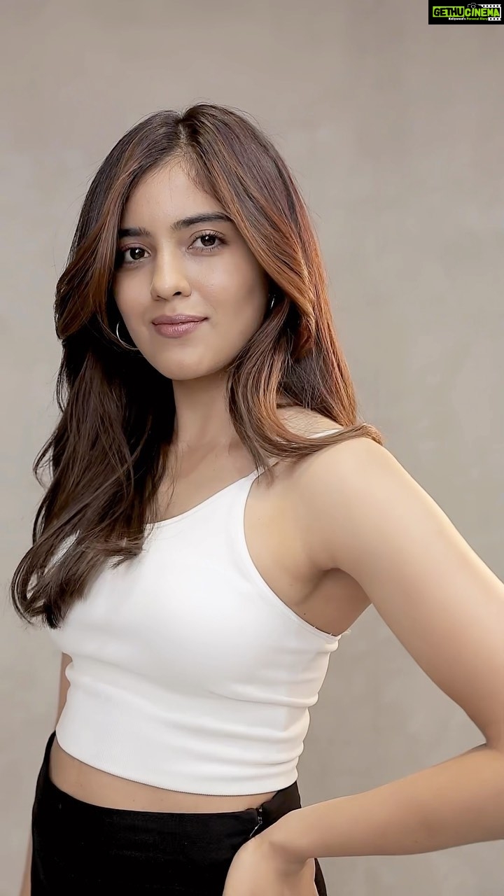 Amritha Aiyer Instagram - #AD A much needed hair color change is what I got from @vurvesalon recently! Went for the French Balayage by @lorealpro and I love how natural and subtle the color turned out.❤️Completely loving it😍 @richardantonyv @lorealpro_education_india #FrenchBalayageIndia #MyFrenchBalayage #vurvesalon #vurvechennai