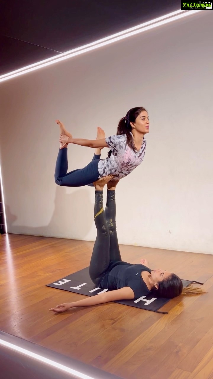 Amritha Aiyer Instagram - Live by lifting Others up and Sharing joy ❤️ #reels #reelsinstagram #instagram #trending #viral #acroyoga #yoga #yogateacher #explore #love #instagood #explorepage #tiktok #reelitfeelit #india #trendingreels #tamil #actress Bangalore, India