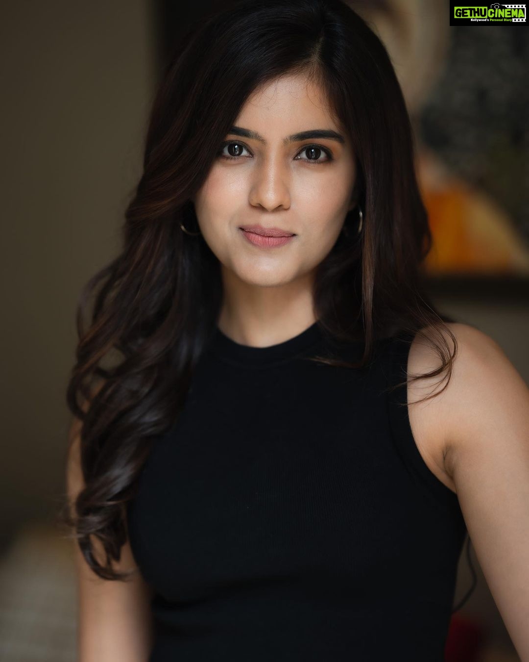Amritha Aiyer - 297.6K Likes - To avoid disappointment expect nothing from nobody.
📸 - @ashokmak_photography
Makeup - @artistrybyshanu
Hair - @puii_c_ammy