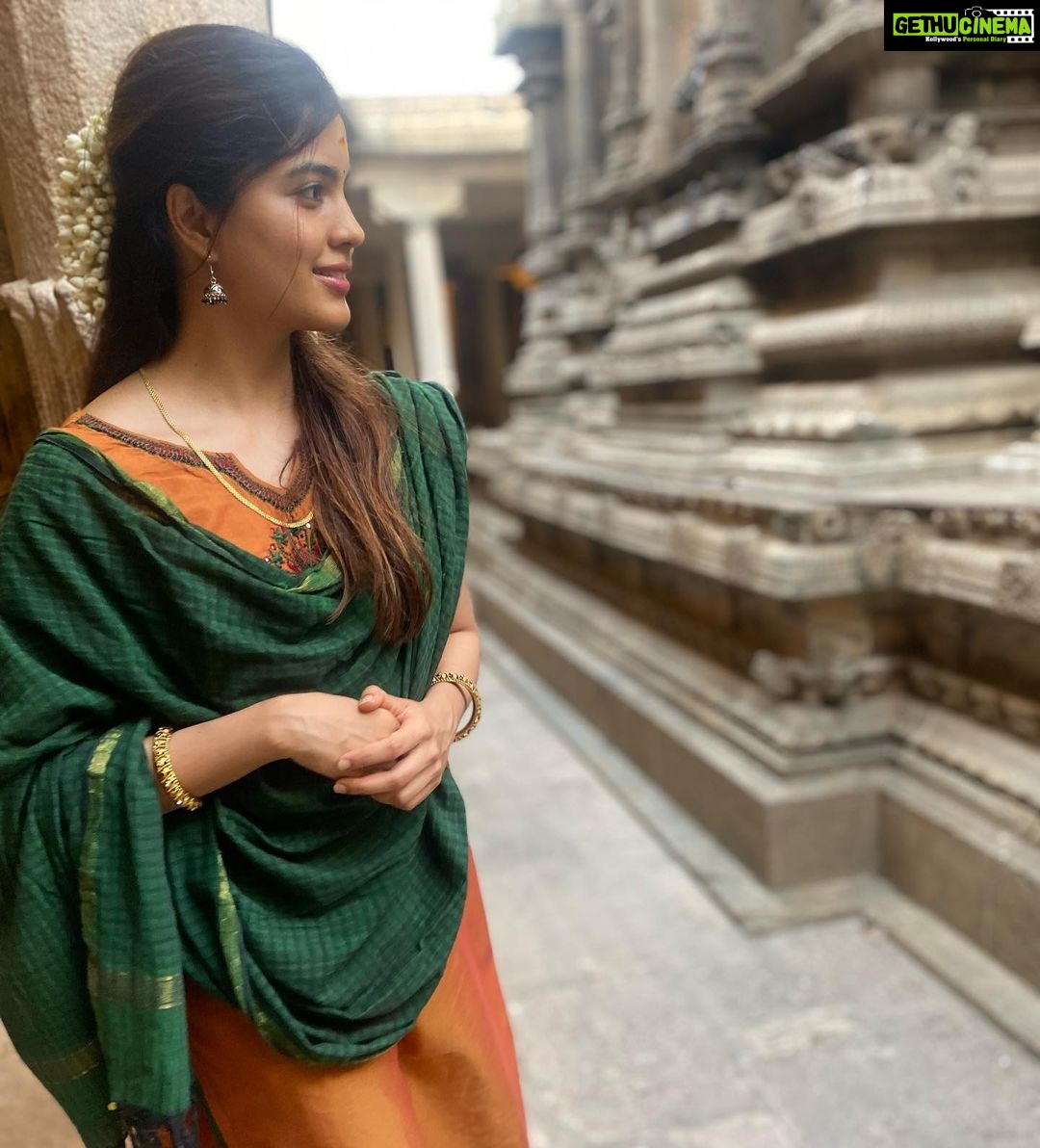 Amritha Aiyer - 294.3K Likes - Fridays Vibes 🙏🏻🌼