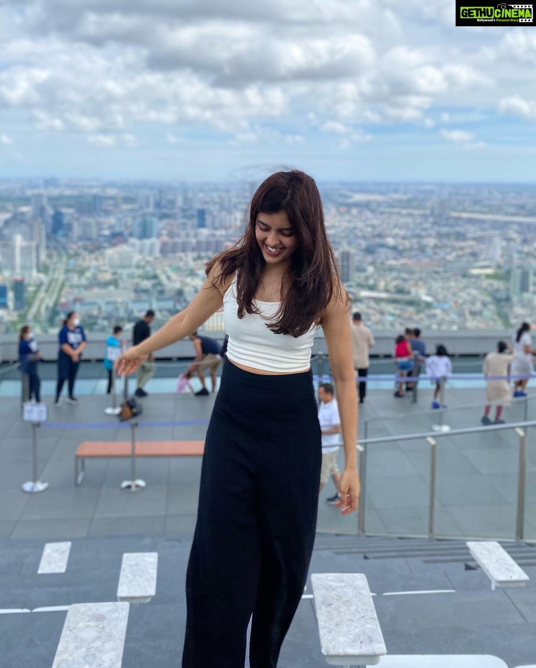 Amritha Aiyer Instagram - Thank you for 2 M !! Love you all ♥️