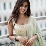 Amritha Aiyer Instagram - 🍀 . 📸 - @ashokmak_photography Stylist - @lankasanthoshi Makeup - @artistrybyshanu Hair - @puii_c_ammy
