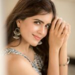 Amritha Aiyer Instagram - Sending y’all some love 🥰❤️😘 . 📸 - @camerasenthil Styled by - @labelswarupa Makeup & Hair - @vijiknr