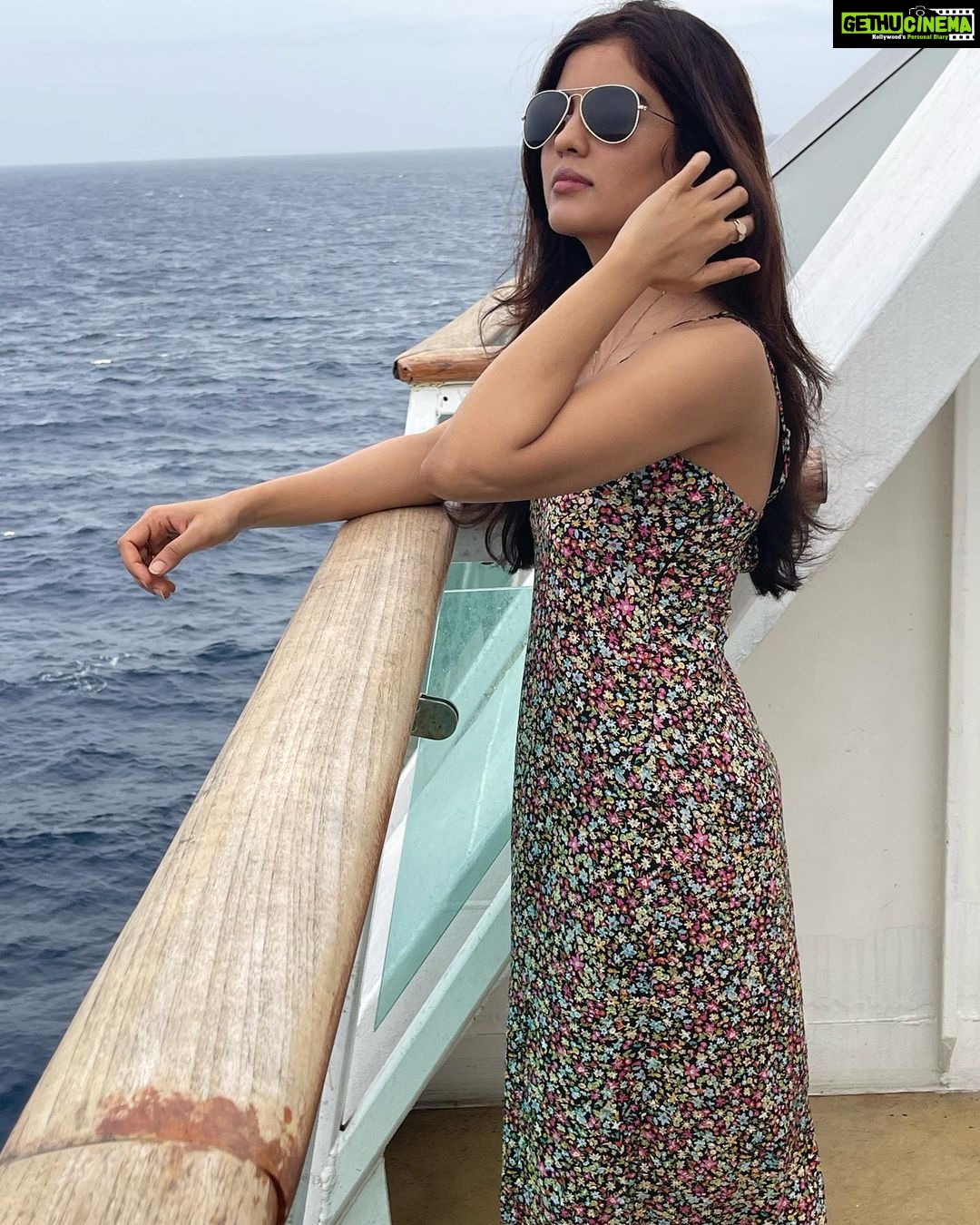 Amritha Aiyer Instagram - Vacation time - Cruise Time 🛳 #unwraptheworld #pickyourtrail #letspyt #cordeliacruises #indiancruiseline #cruiseholidays #cityonthesea #perfectholiday #MVEmpress #HolidayAtSea #cruisevacation