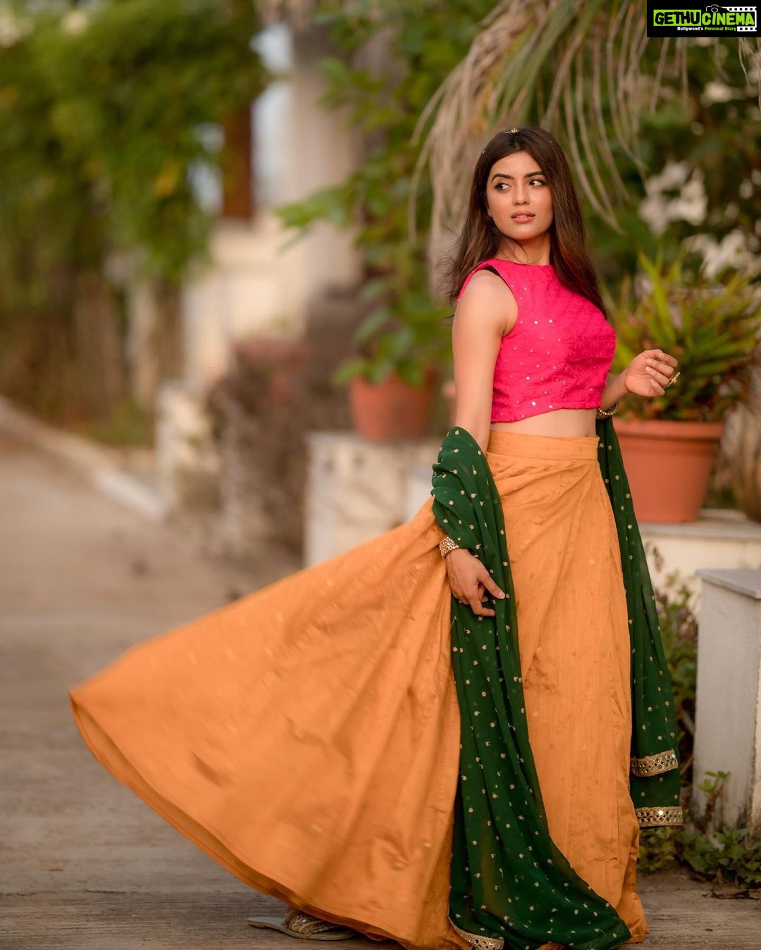 Amritha Aiyer Instagram - Life is too short to argue just say OK and MOVE ON ☺️ . 📸 - @camerasenthil Styled by - @labelswarupa Makeup & Hair - @vijiknr Jewellery - @bronzerbridaljewellery