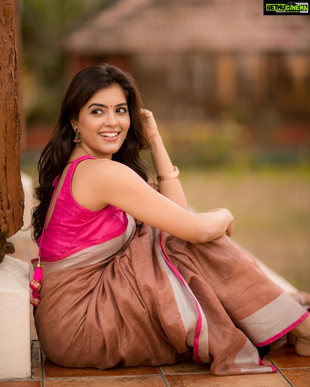 Amritha Aiyer Instagram - Ya I still have more saree pictures coming up , cos our Senthil ji @camerasenthil has worked on too many pictures which is so beautiful. So more to come 😄😄