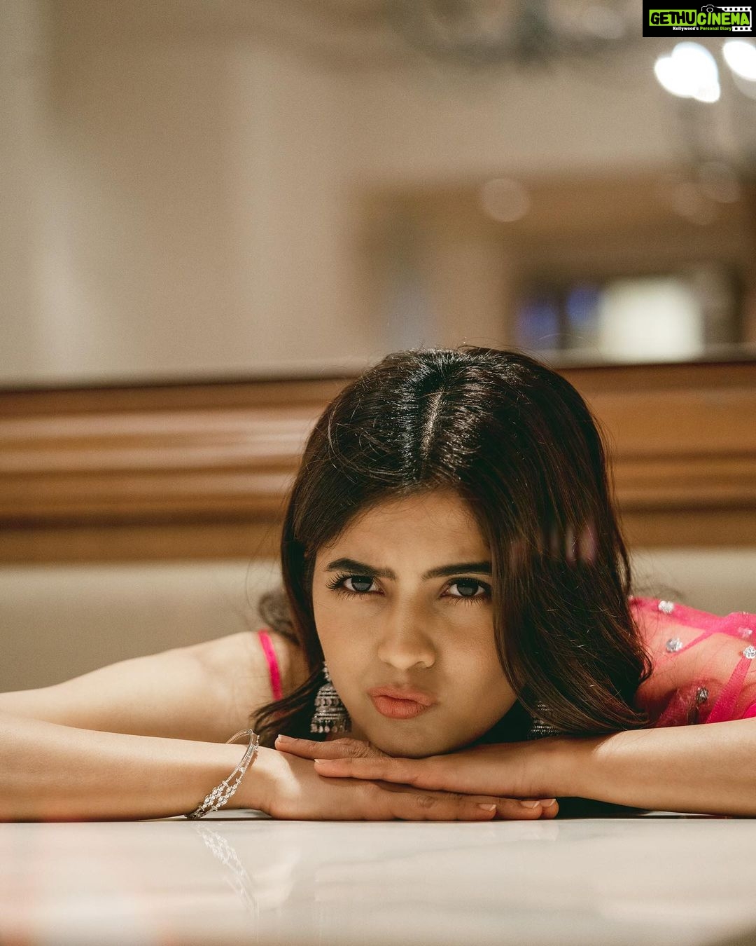 Amritha Aiyer Instagram - Itโs April fools day which means believe no nothing. Just like another day . Keep calm and donโt get pranked ๐๐ . outfit - @gopivaiddesigns Styled by - @lankasanthoshi ๐ธ - @joshuamatthewstudio Jewellery- @pandoras_art_jewellery