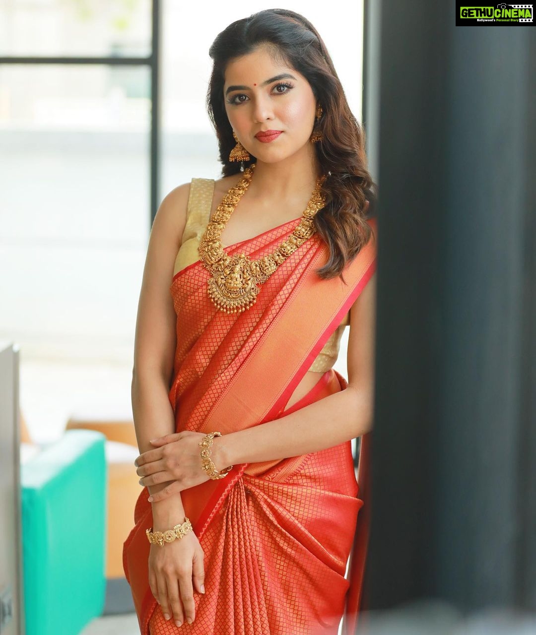 Amritha Aiyer - 283.1K Likes - Friday Feels ❤️
.
Saree - @thepallushop