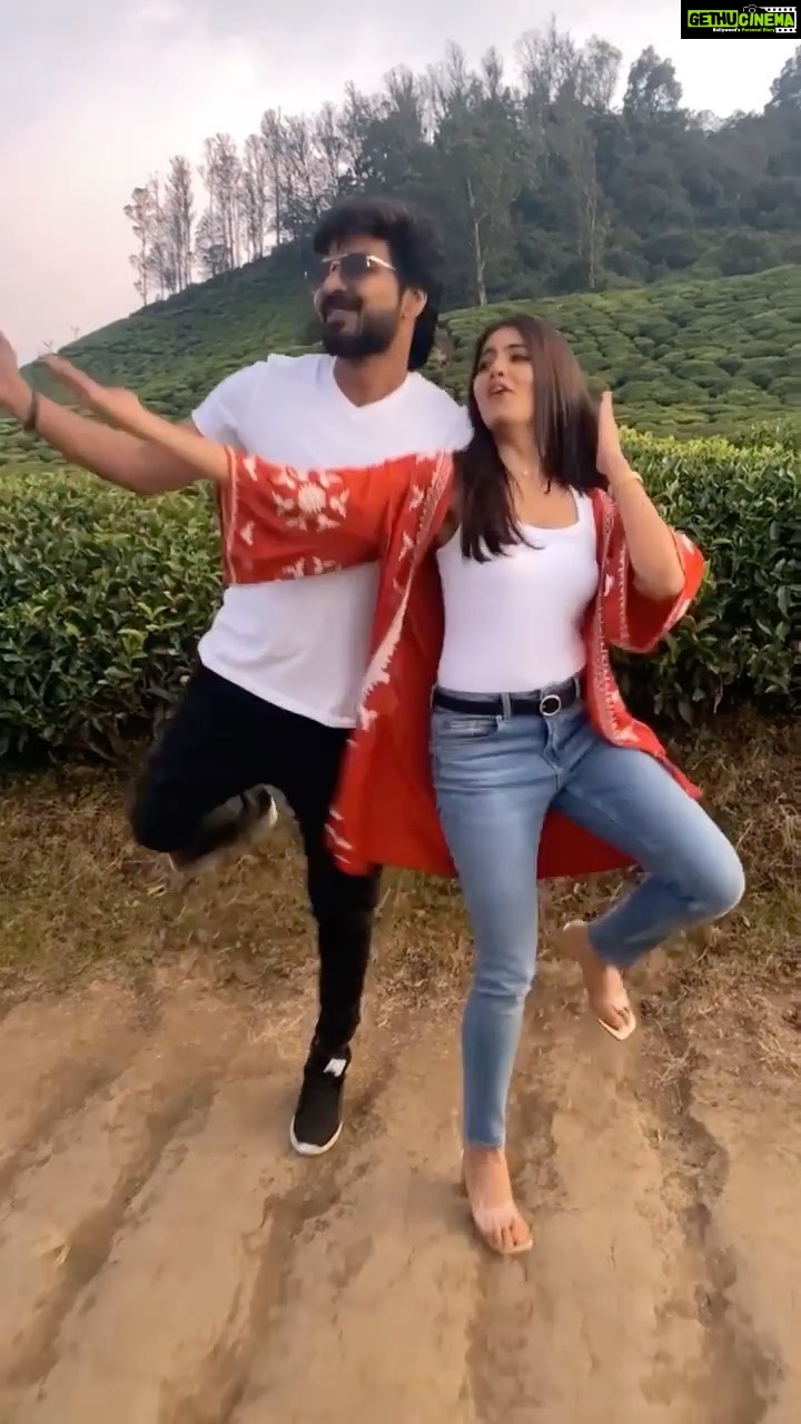 Amritha Aiyer - 631.8K Likes - And the must #halamathihabibo challenge from us during shoot breaks . When both Thalapathy Verians work together 🤷🏻♀️
@actorjai #thalapathyvijay @anirudhofficial @nelsondilipkumar @sivakarthikeyan @hegdepooja @jagadish_palanisamy
#arabickuthu #beast #thalapathy #thalapathyvijay #halamathihabibo
