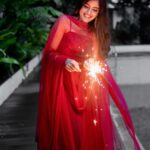 Amritha Aiyer Instagram - Happy Diwali everyone!!🪔🪔Let’s celebrate the festival by spreading joy, happiness and light up the world for others! Have a safe and happy Diwali!! #lightsfestival 📸 - @deepak_vijay_photography 👗 - @labelswarupa