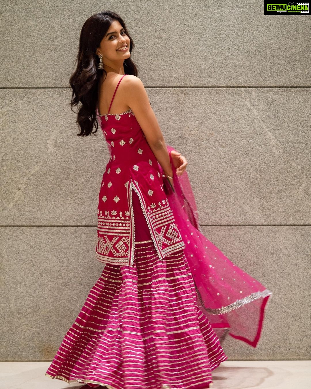 Amritha Aiyer Instagram - Loved this outfit @gopivaiddesigns 💗 . Styled by - @lankasanthoshi 📸 - @joshuamatthewstudio Jewellery- @pandoras_art_jewellery