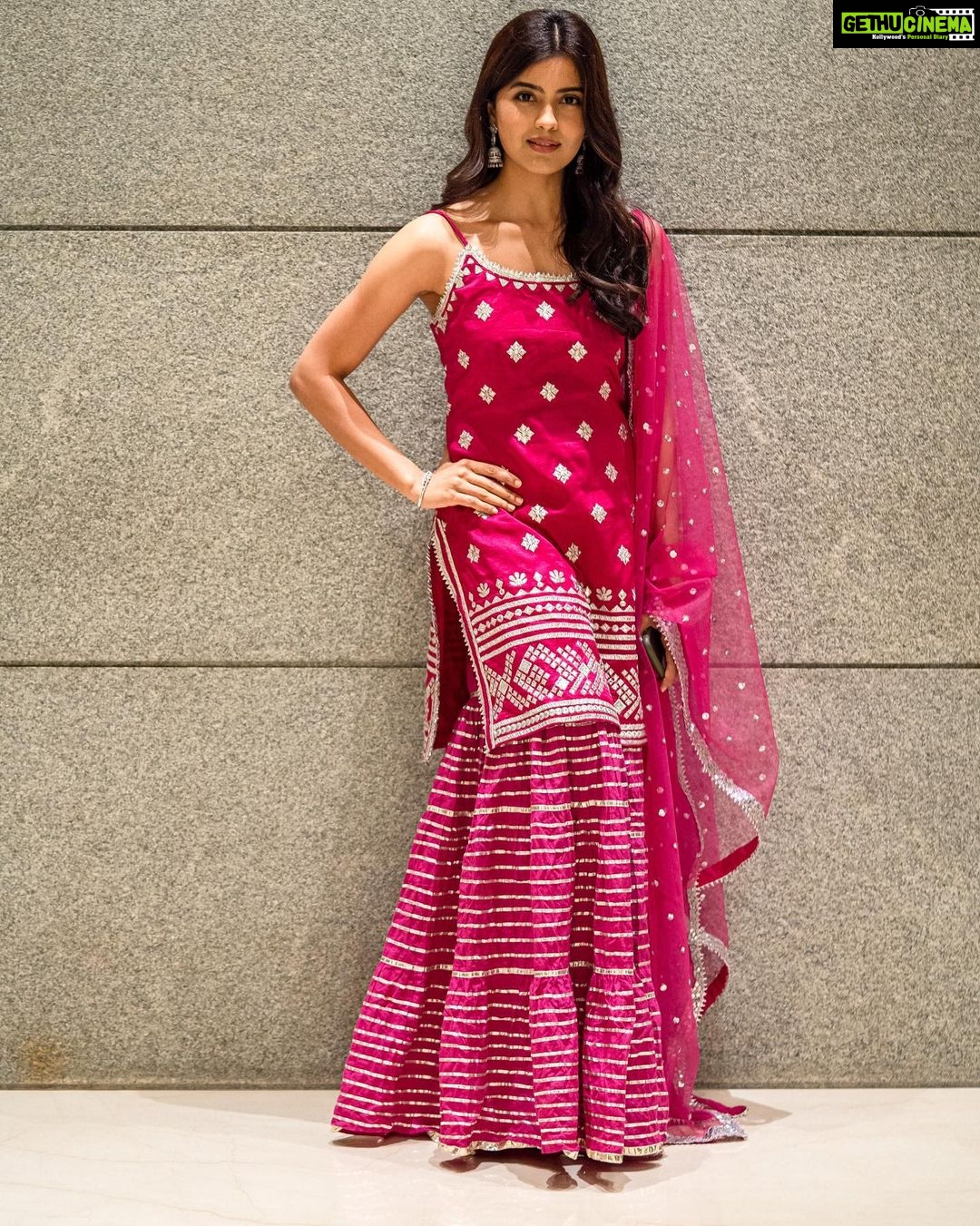 Amritha Aiyer Instagram - Loved this outfit @gopivaiddesigns 💗 . Styled by - @lankasanthoshi 📸 - @joshuamatthewstudio Jewellery- @pandoras_art_jewellery