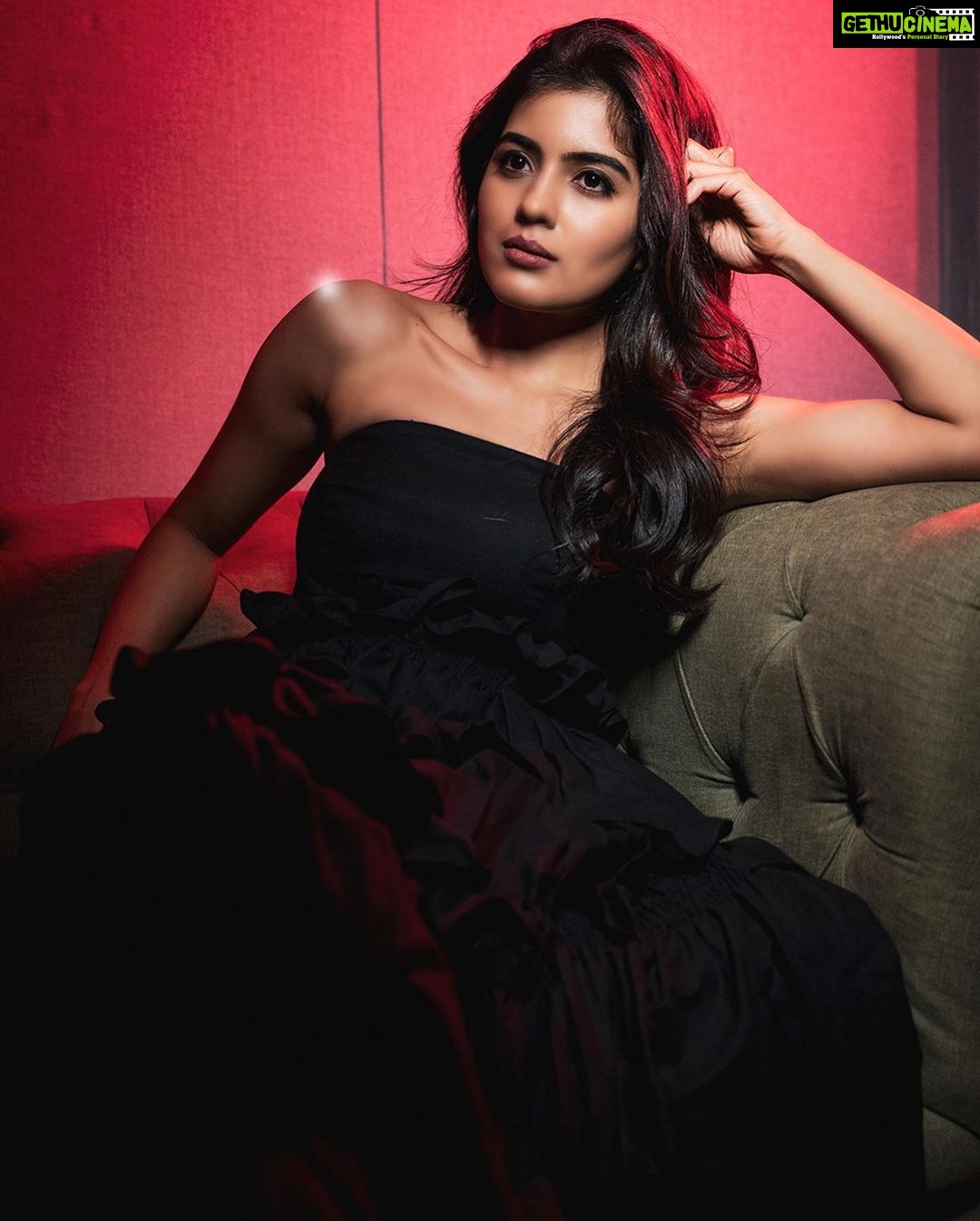 Amritha Aiyer Instagram - There’s something about BLACK !! Isn’t it ? . Styled by - @lankasanthoshi Outfit- @naomibyneehabhumana 📸 - @abhishek_pallati