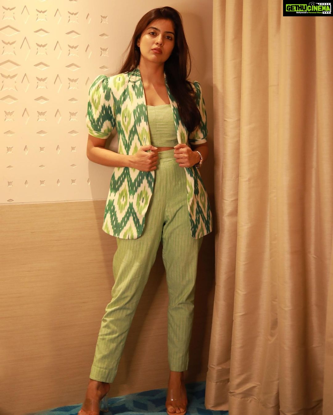 Amritha Aiyer Instagram - When things change inside you , things change around you . . Outfit - @naomibyneehabhumana Styled by - @lankasanthoshi 📸 - @thescienceofphoto