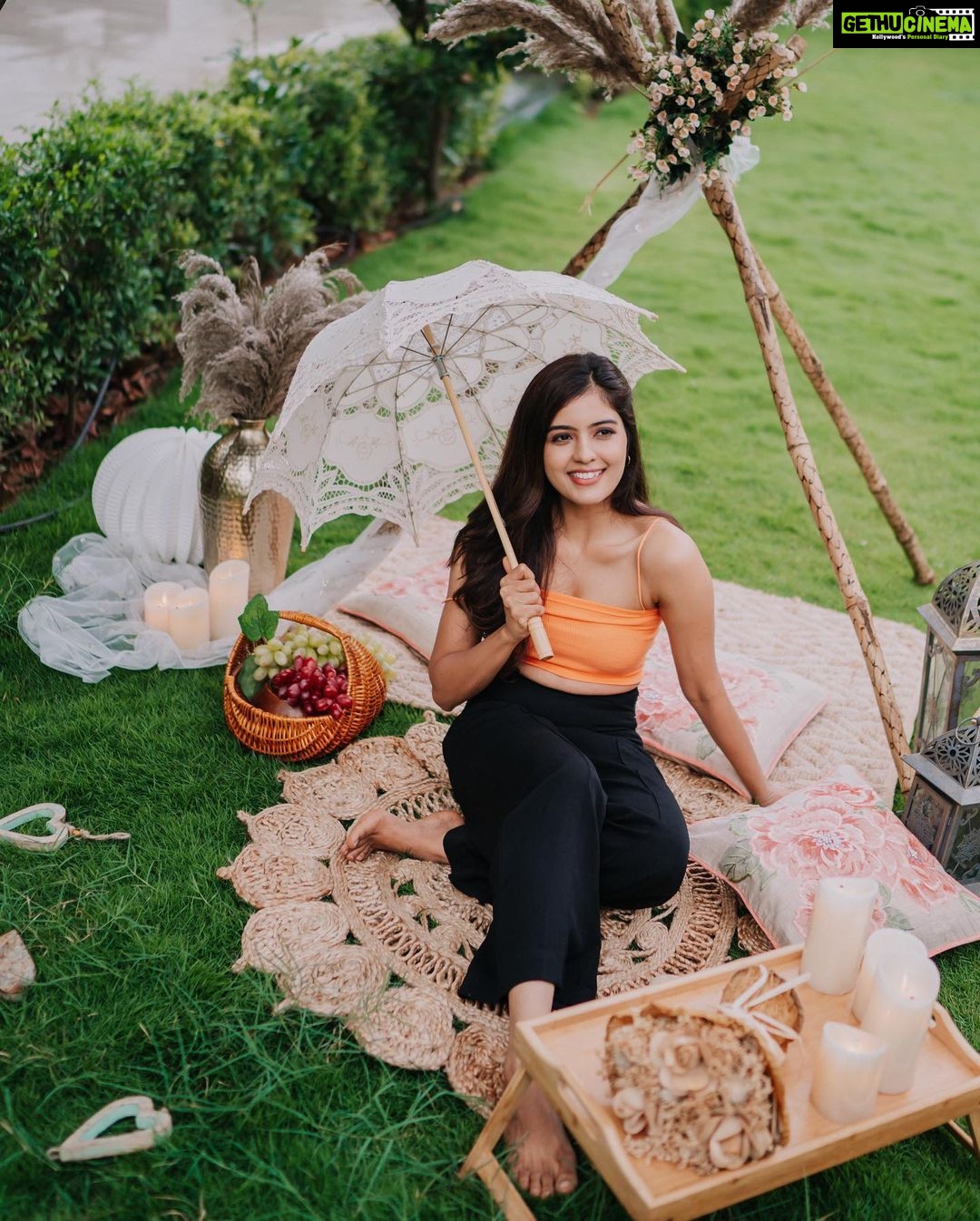 Amritha Aiyer Instagram - 🍁🍂 . 📸 - @deepak_vijay_photography Decor - @with_more_love