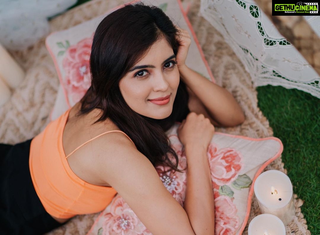 Amritha Aiyer Instagram - The right person will always make time and never will be too busy for you 💗 . 📸 - @deepak_vijay_photography Decor - @with_more_love
