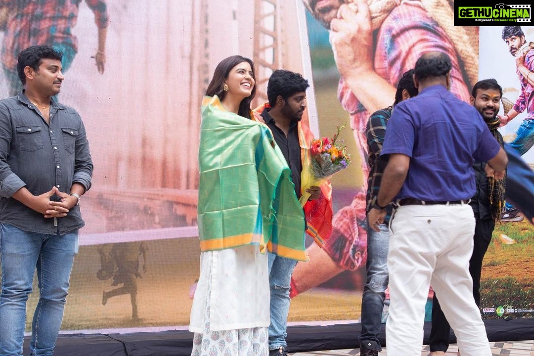 Amritha Aiyer Instagram - Thank you so much for the love Malla Reddy Engineering college ❤️ #kapadevarapadeva Song Launch 👉🏻youtu.be/RGO1knazA0E #ArjunaPhalguna @matineeents @sreevishnu29 @teja_marni @garikipatichaitanya @priyadarshan_09 @mahesh_achanta @rajkumarkasireddy2 @adityamusicindia @jagadeeshcheekati