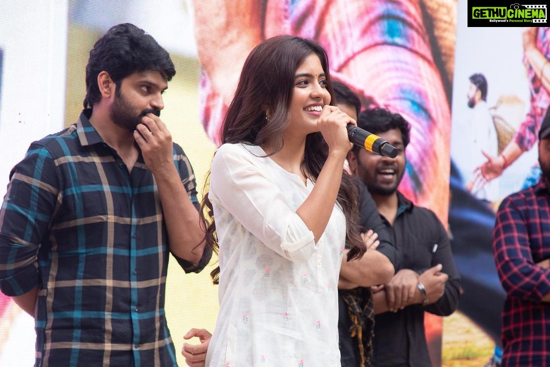 Amritha Aiyer Instagram - Thank you so much for the love Malla Reddy Engineering college ❤️ #kapadevarapadeva Song Launch 👉🏻youtu.be/RGO1knazA0E #ArjunaPhalguna @matineeents @sreevishnu29 @teja_marni @garikipatichaitanya @priyadarshan_09 @mahesh_achanta @rajkumarkasireddy2 @adityamusicindia @jagadeeshcheekati