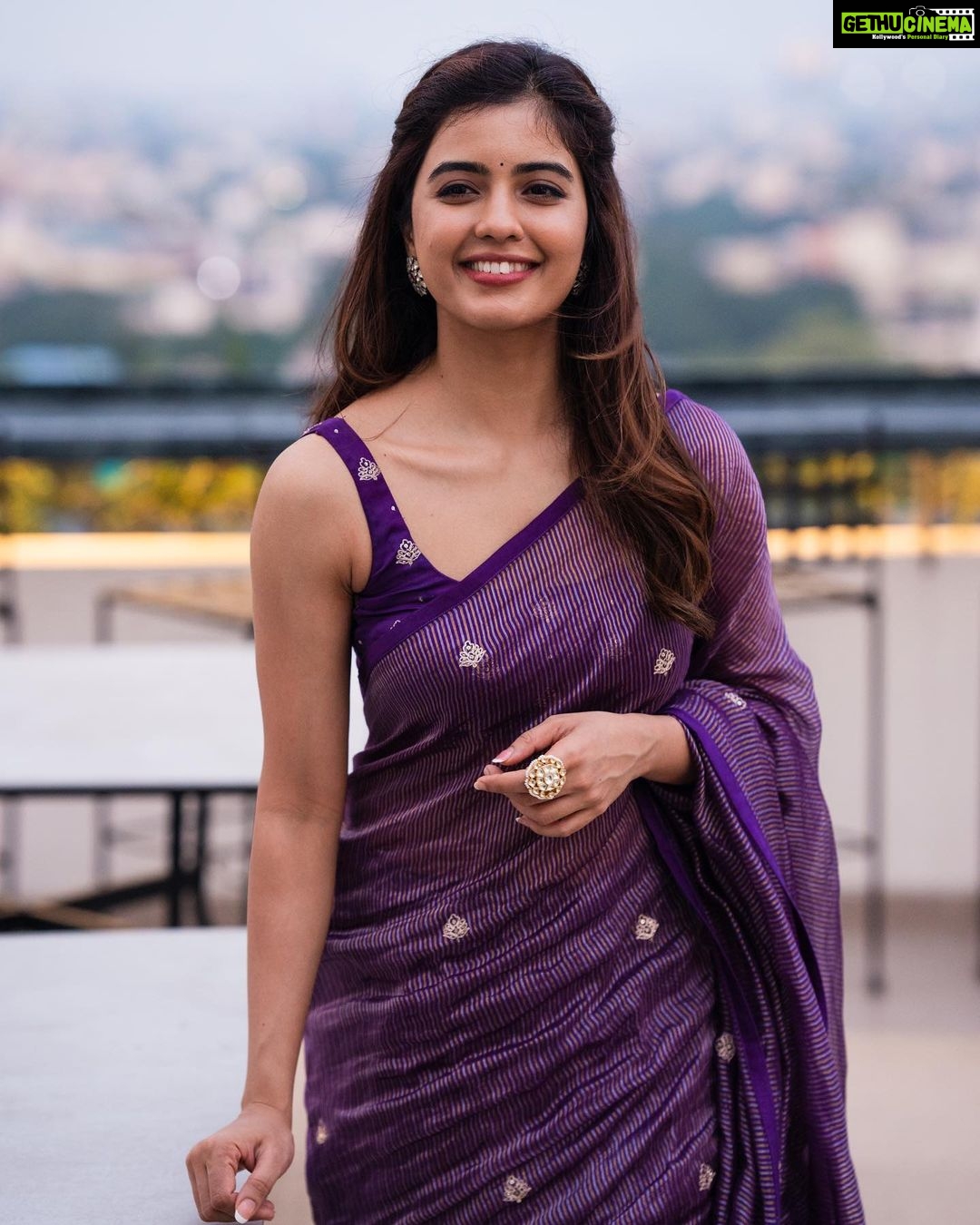 Amritha Aiyer - 274.2K Likes - 🙂💜
.
Wearing : @label_ilma
Styled by : @by_sarana
📸 - @ashokmak_photography
Jewel- @mspinkpantherjewel