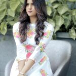Amritha Aiyer Instagram - 💐 . 👗 - @nirali_design_house M&H - @artistrybyshanu 📸 - @raghul_raghupathy