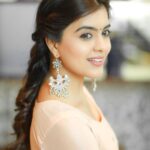 Amritha Aiyer Instagram - 🤗❤️ . 📸 - @karthikakphotography Wardrobe/ Styling - @labelswarupa Makeup & Hair - @arupre_makeup_artist Jewellery- @chennai.allcollections