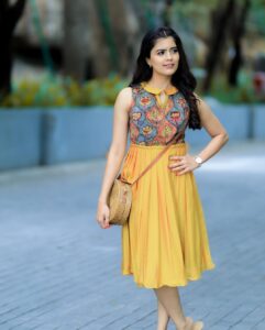 Amritha Aiyer Instagram - 😬
.
Styled by - @raji.raaga09 
Designed by-@bhargavikunam
Make up and hair -@wingitbynamita